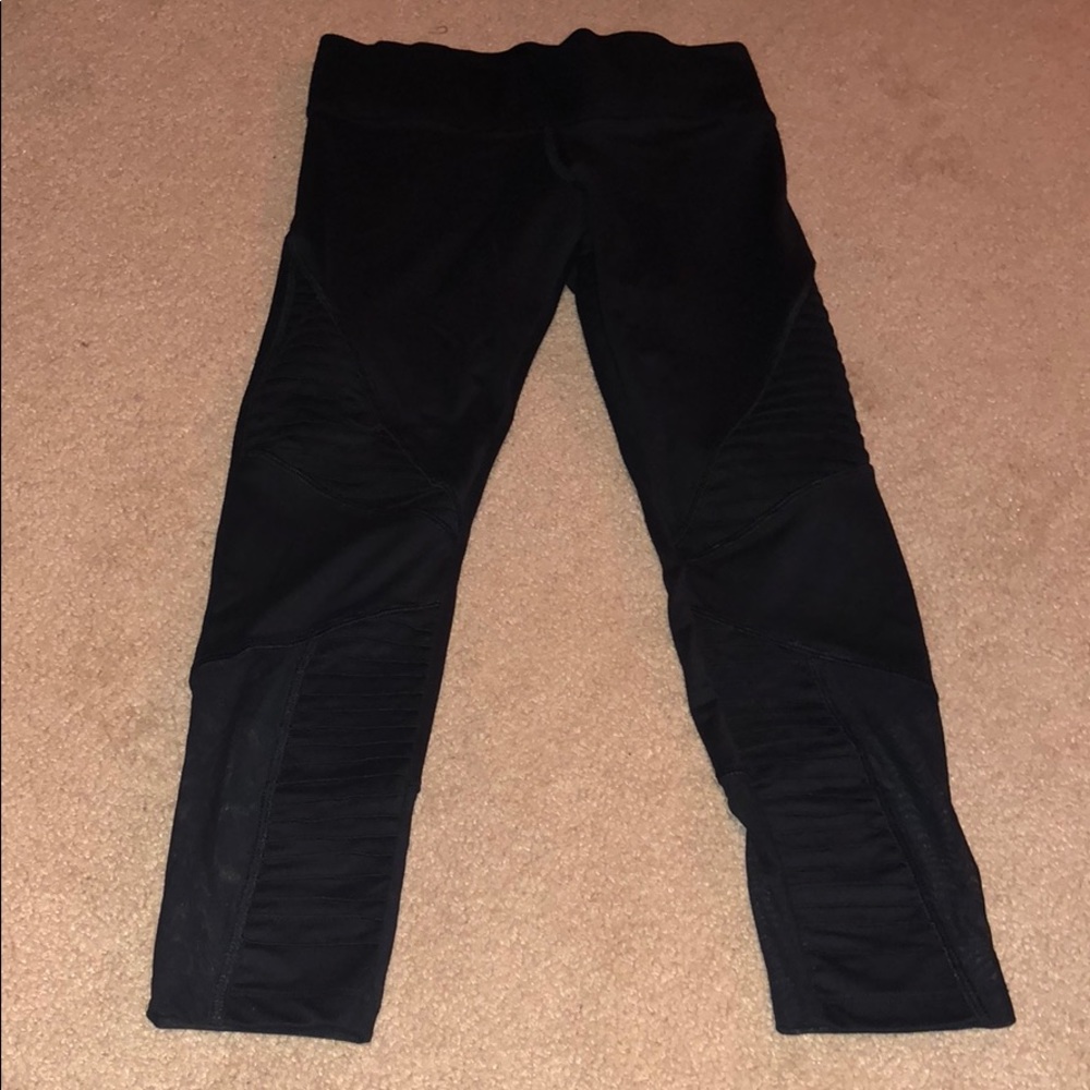 Victoria’s Secret pink ultimate crop  leggings